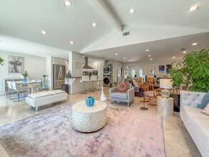 24017 Sylvan St in Woodland Hills, CA - Building Photo - Building Photo