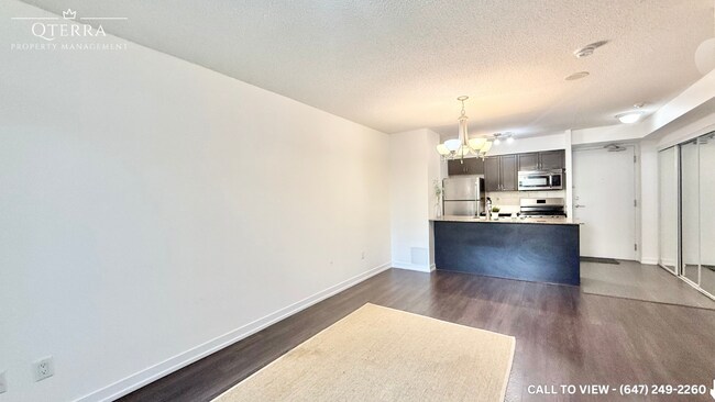 812 Lansdowne Av in Toronto, ON - Building Photo - Building Photo
