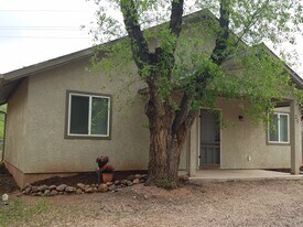 25 Old Crystal Park Rd in Manitou Springs, CO - Building Photo