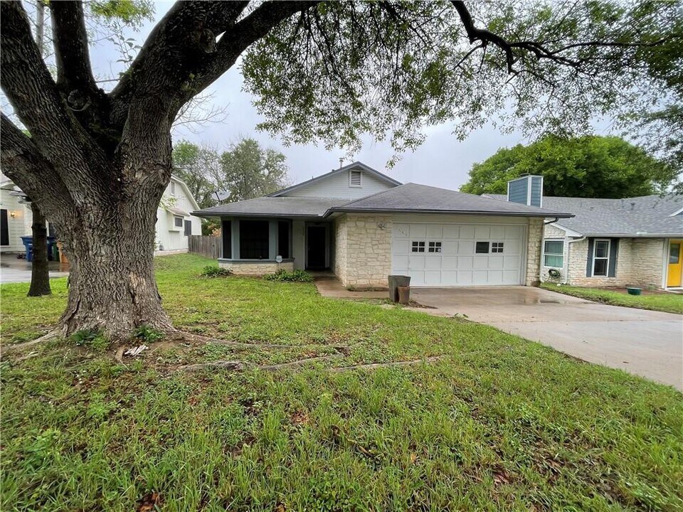 8406 Birmingham Dr in Austin, TX - Building Photo