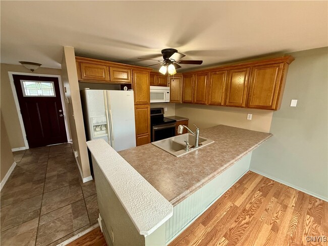 5452 Borgase Ln in Clay, NY - Building Photo - Building Photo