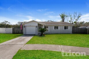 2303 Silver Hill Ct in Valrico, FL - Building Photo