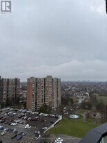 1 Fairview Rd E in Mississauga, ON - Building Photo