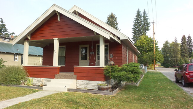 property at 942 2nd St