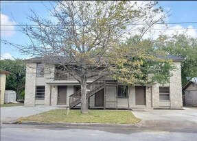 607 W Byrd Blvd, Unit 607-1 in Universal City, TX - Building Photo