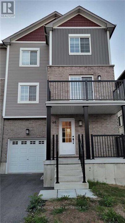 46 Andean Ln in Barrie, ON - Building Photo