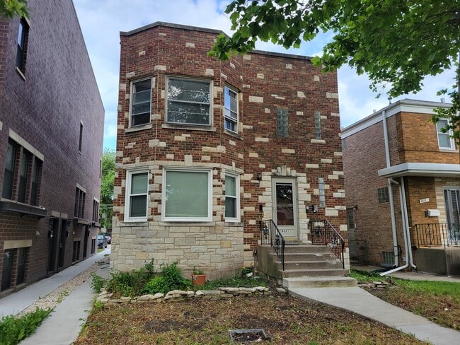 property at 6221 N Albany Ave