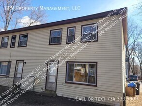 2310 Deerfield Ct in Westland, MI - Building Photo - Building Photo