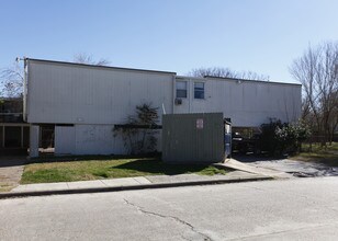 9607 Riddlewood Ln in Houston, TX - Foto de edificio - Building Photo