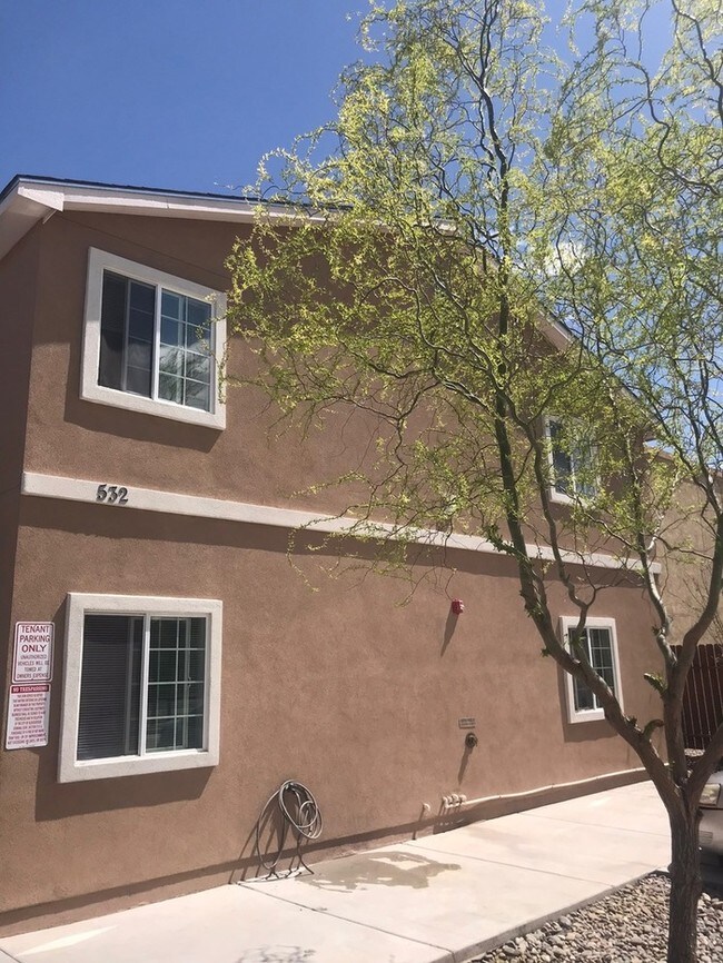 532 Ortiz Dr SE-Unit -1 in Albuquerque, NM - Foto de edificio - Building Photo