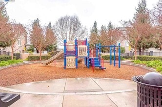 37421 Glenbrook Ter in Fremont, CA - Building Photo - Building Photo