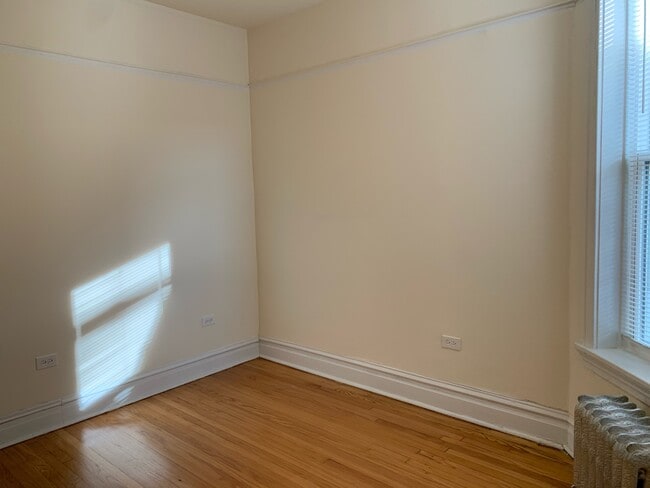 1039 W Barry Ave, Unit 1 in Chicago, IL - Building Photo - Building Photo