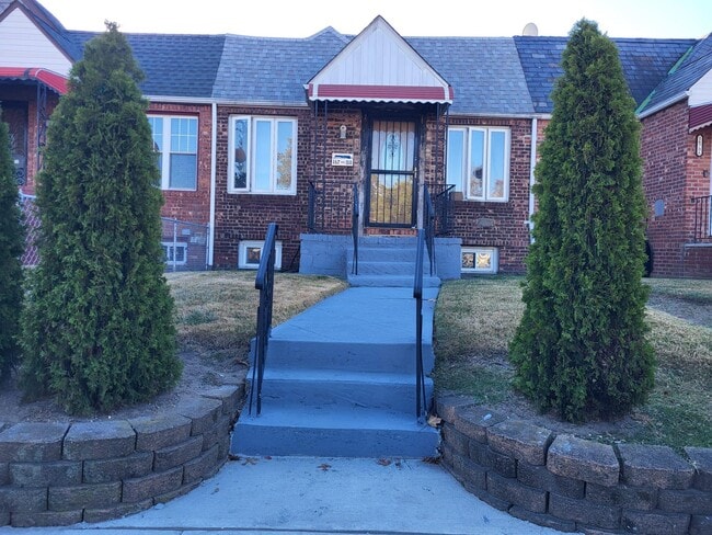 property at 167-08 Foch Blvd
