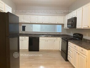 512 Buttercup Trail in Mesquite, TX - Foto de edificio - Building Photo