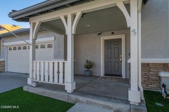 728 Navito Way in Oxnard, CA - Building Photo - Building Photo