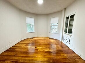 10 Pond St in Boston, MA - Building Photo - Building Photo