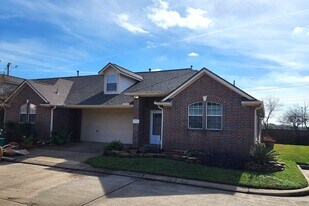 1714 Village Townhome Dr in Pasadena, TX - Building Photo