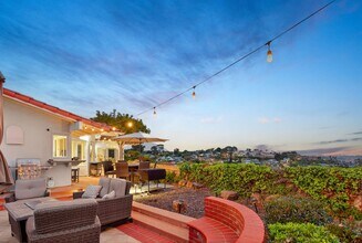 5303 Alta Bahia Ct in San Diego, CA - Foto de edificio - Building Photo