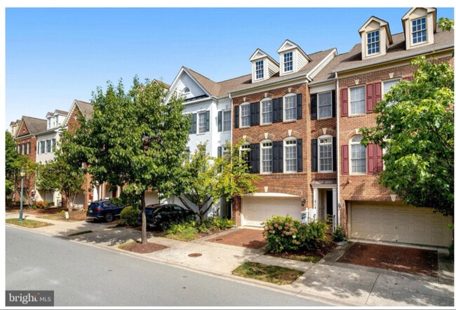 213 Oak Knoll Terrace in Rockville, MD - Foto de edificio - Building Photo