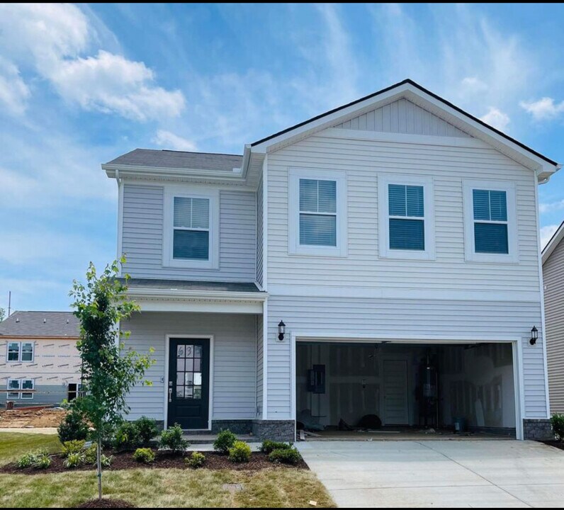 537 Torrey Pines Ln in Lebanon, TN - Foto de edificio