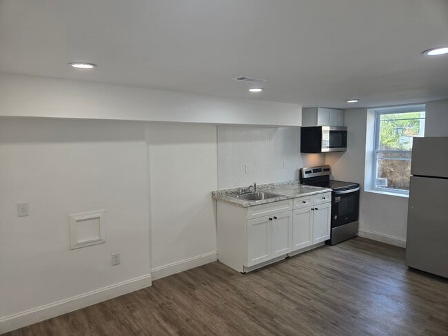 909 Fairview Ave, Unit Basement