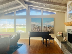 1248 Marthas Vineyard Ct in Ventura, CA - Foto de edificio - Building Photo