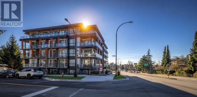2590 Lonsdale Ave in North Vancouver, BC - Building Photo - Building Photo