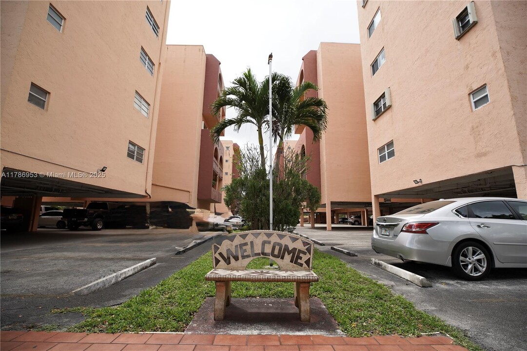 440 E 23rd St in Hialeah, FL - Foto de edificio