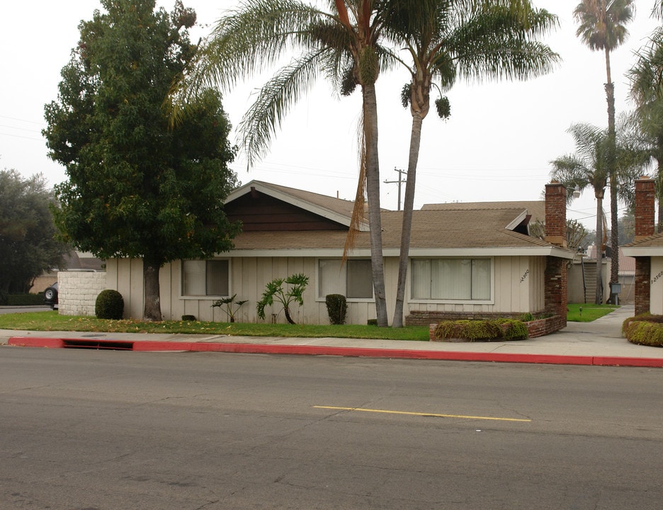 12580 10th St in Chino, CA - Foto de edificio