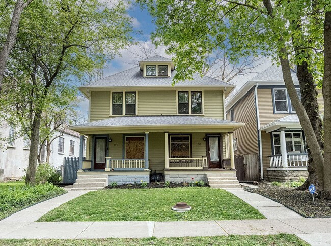 property at 721-721 Woodruff Pl E Dr