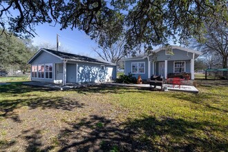 1012 Buerger Ln in Seguin, TX - Building Photo - Building Photo