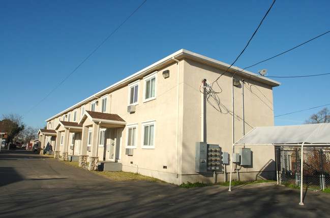 3022 N E St in Stockton, CA - Foto de edificio - Building Photo