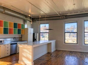 1800 Central St, Unit 302 in Kansas City, MO - Building Photo - Building Photo