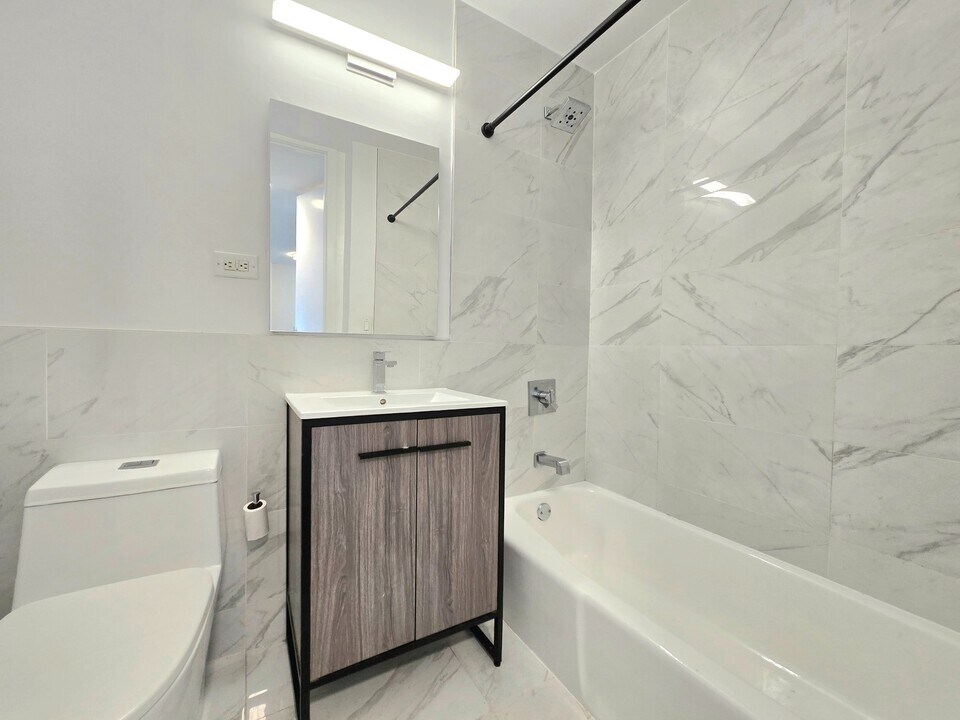 1735 York Ave in New York, NY - Building Photo