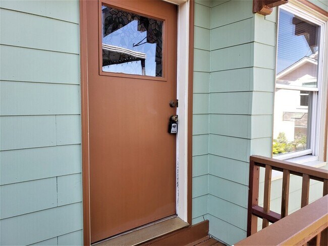 5833 Woodlawn Ave N in Seattle, WA - Building Photo - Building Photo