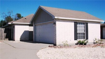 610 Kaipo Dr in Corpus Christi, TX - Building Photo