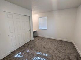 1760 N 400 E in North Logan, UT - Building Photo