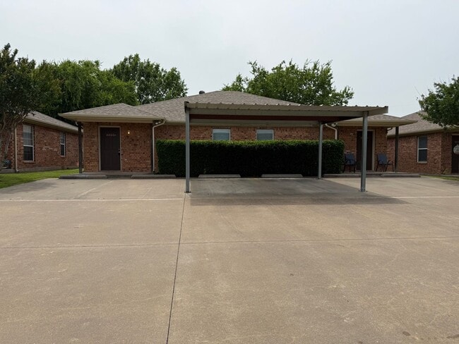 property at 1322 Country Club Rd