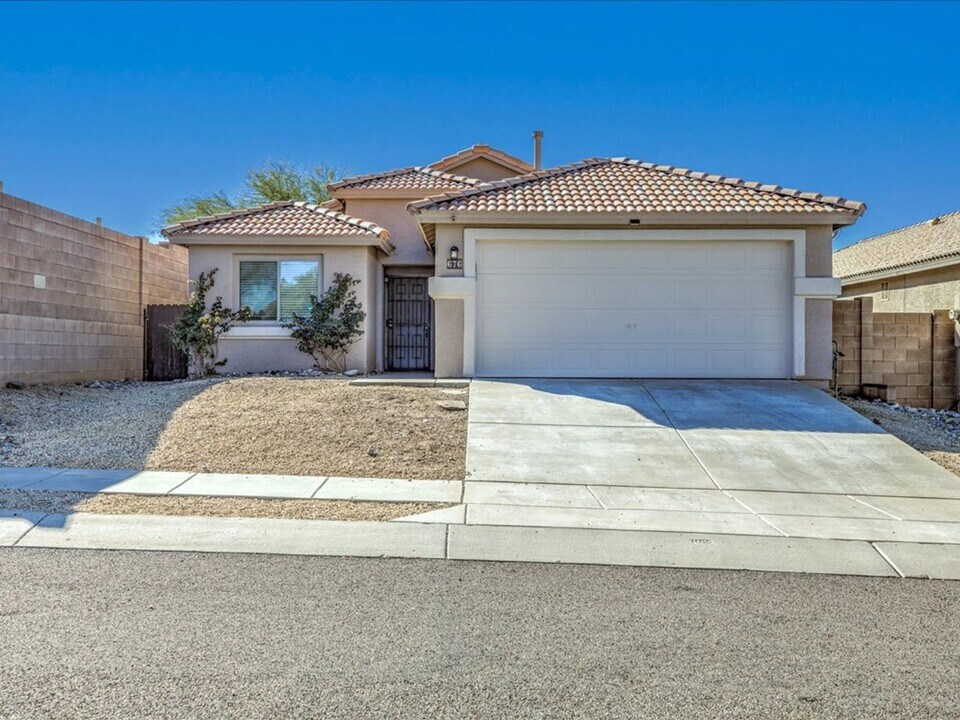 676 S Painted River Way in Vail, AZ - Building Photo