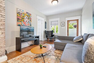 1832 W 2nd Ave in Vancouver, BC - Building Photo - Building Photo