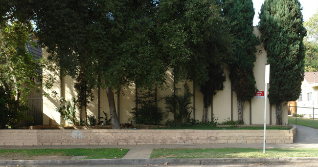 387 Mentor Ave in Pasadena, CA - Foto de edificio - Building Photo