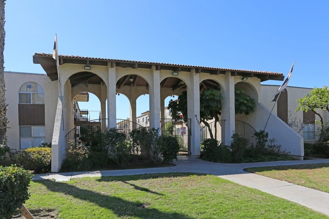 Valle at 9121 Kenwood in Spring Valley, CA - Building Photo - Building Photo