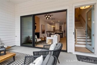 201 Prairie Ln in Woodstock, GA - Foto de edificio - Building Photo