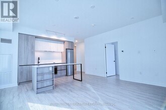 2495 Eglinton Ave W in Mississauga, ON - Building Photo - Building Photo