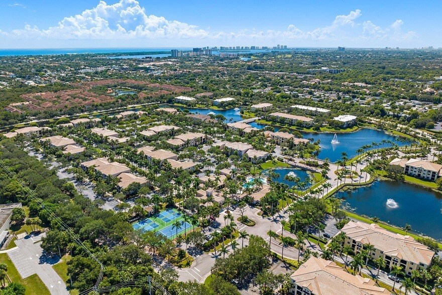 3023 Alcazar Pl, Unit 107 in Palm Beach Gardens, FL - Building Photo