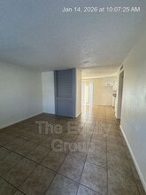 809 Monarch Cir in Exeter, CA - Foto de edificio - Building Photo