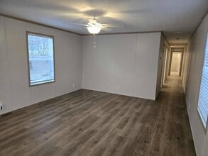 415 NW Poplar Ave in Earlham, IA - Building Photo - Building Photo