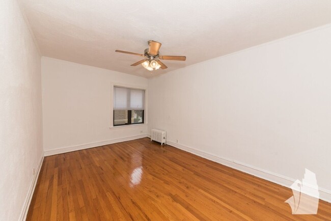 639 W Cornelia Ave, Unit # 02N in Chicago, IL - Building Photo - Building Photo