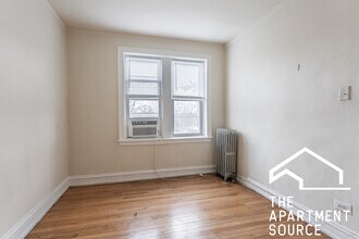 7385 N Damen Ave in Chicago, IL - Building Photo - Building Photo