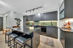 6040 JFK Blvd E in West New York, NJ - Building Photo